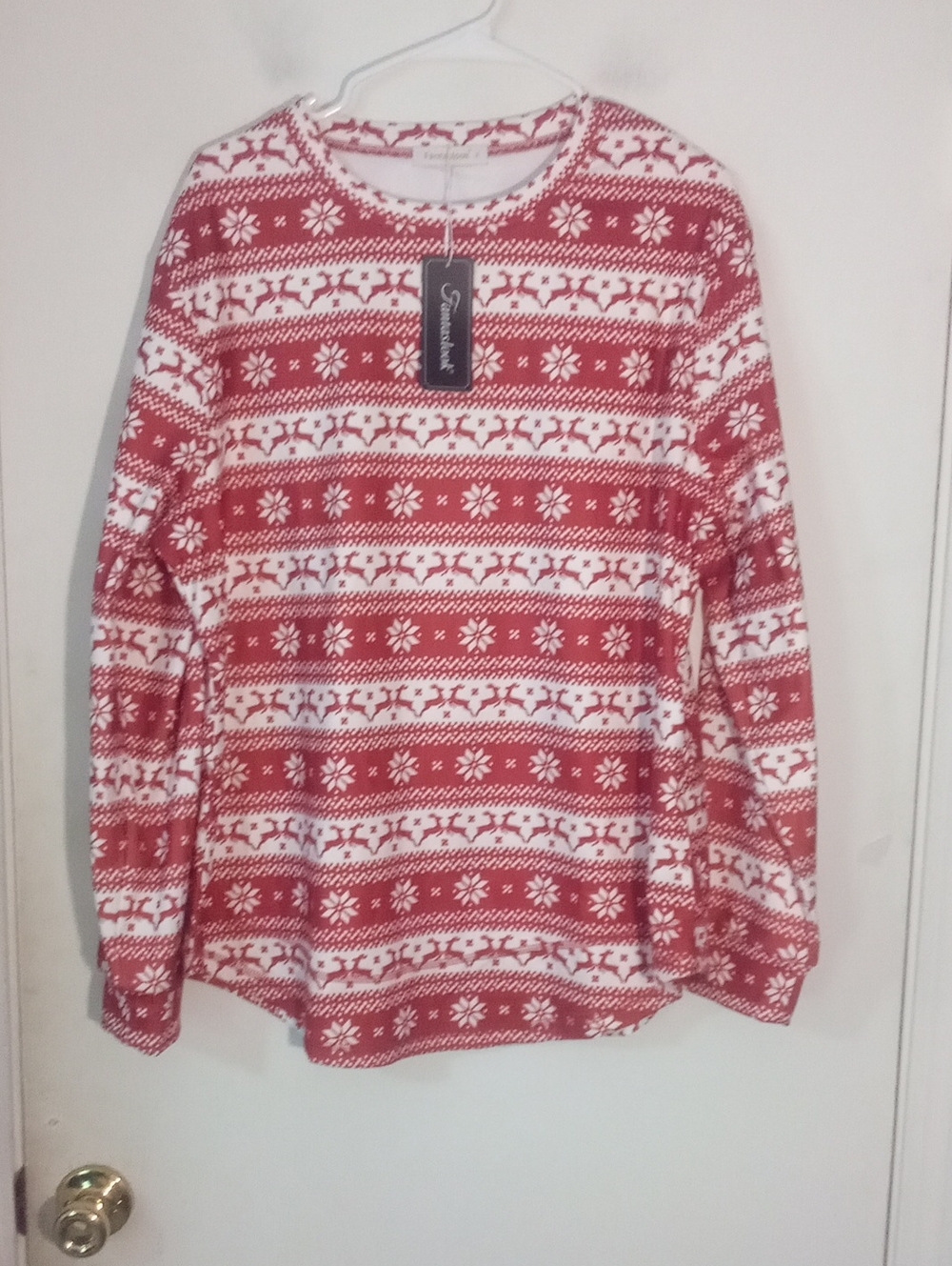 Fantaslook Red & White Top XL NWT Holiday Winter Theme